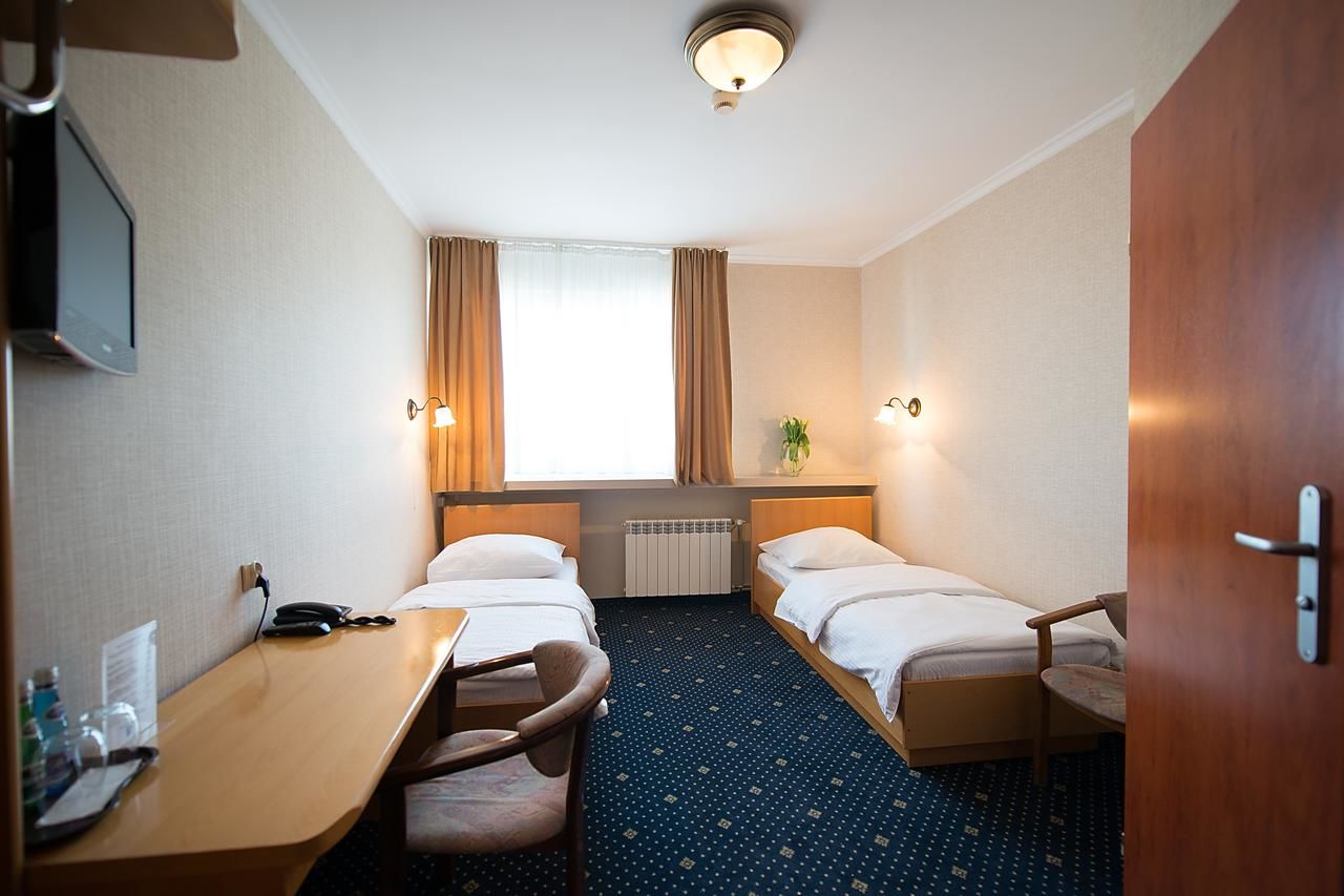 Отель Hotel Almarco Сьрода-Велькопольска-21