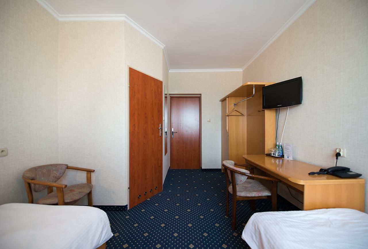 Отель Hotel Almarco Сьрода-Велькопольска-40