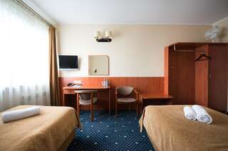 Отель Hotel Almarco Сьрода-Велькопольска Двухместный номер «Комфорт» с 1 кроватью или 2 отдельными кроватями-1